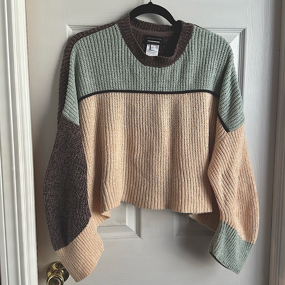 Urban Outfitters color black cable knit sweater size L